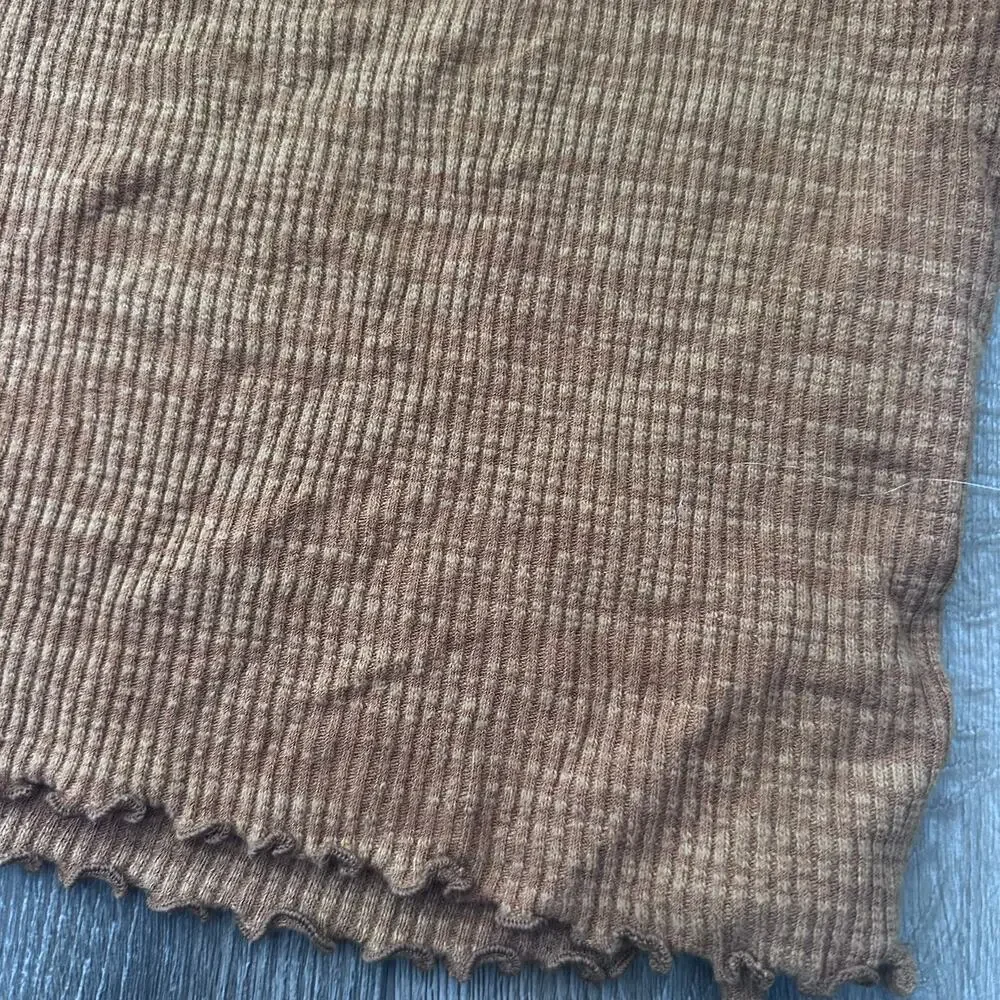 Old Navy Tan Ribbed Lettuce Hem Tee - Size Large (10/12)